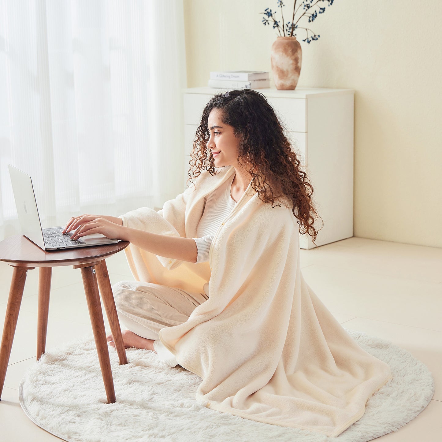 Shawl Blanket Pillow 3-in-1: Wearable Multipurpose Blanket
