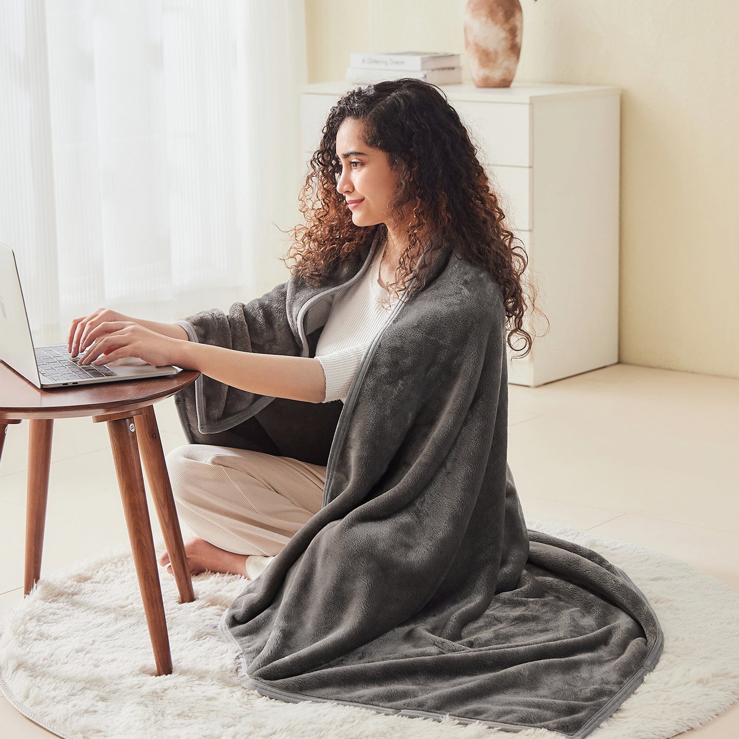 Shawl Blanket Pillow 3-in-1: Wearable Multipurpose Blanket