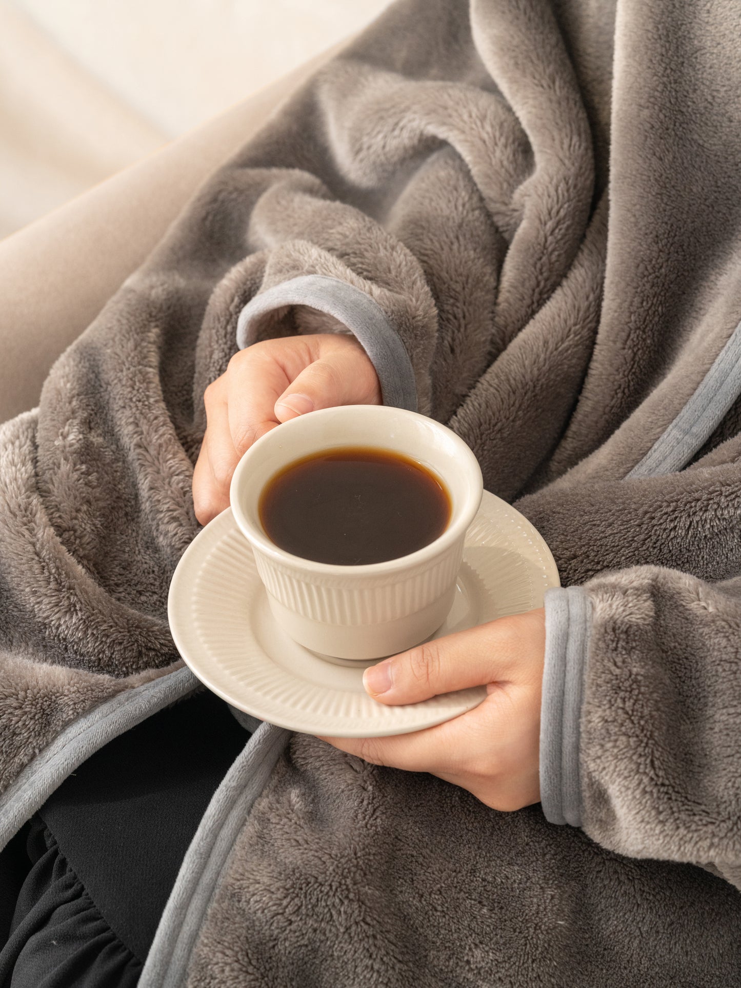 Shawl Blanket Pillow 3-in-1: Wearable Multipurpose Blanket