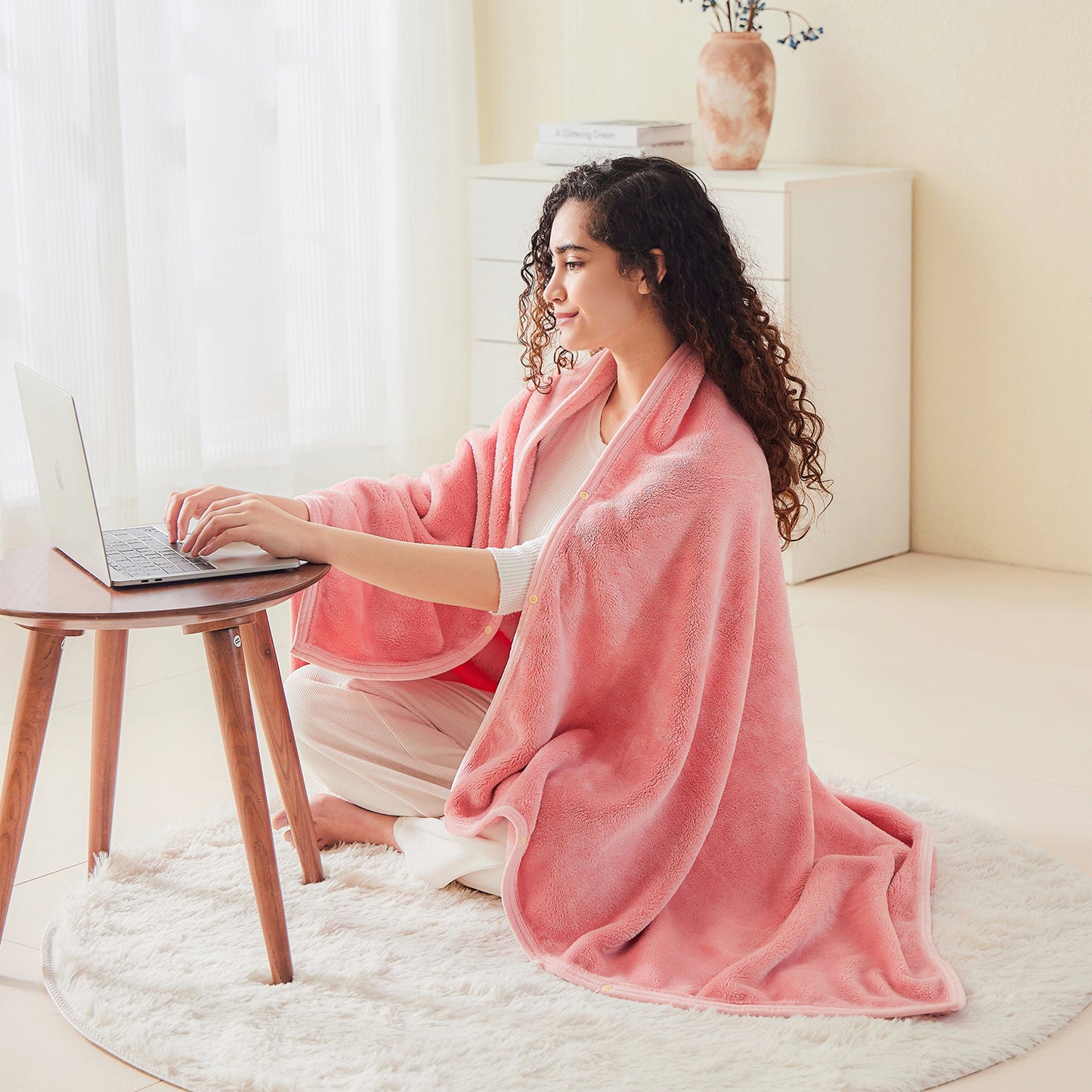 Shawl Blanket Pillow 3-in-1: Wearable Multipurpose Blanket